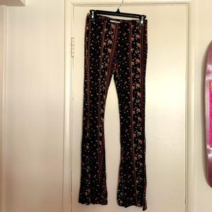 Black Flowery Flare Leggings